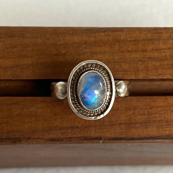 Sterling Silver 925 Blue Flash Oval Bezel Set Labradorite Feldspar Ring Sz 6.25 - Picture 5 of 16